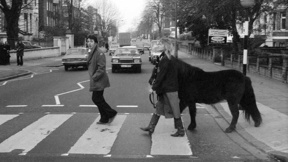 Παρ'ολίγον ατύχημα θα είχε ο Πολ ΜακΚάρτνεϊ στη διάβαση πεζών της Abbey Road