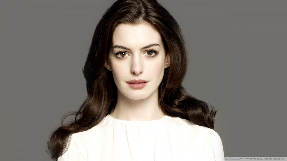 Anne Hathaway: Μιλάει για την audition που έπρεπε να φιλήσει 10 άντρες στις αρχές του 2000